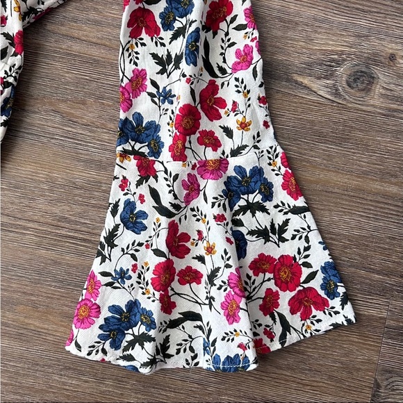 Floral AE Romper - Picture 2 of 5